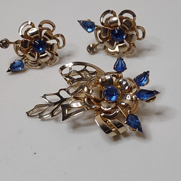 Vintage Blue Rhinestone Flower Brooch And Screw Back Earring Set - Picture 1 of 15